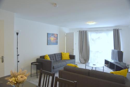 Oadby Casa | Lindrick Villa- 3BD Bunglow , Free parking- Long stays