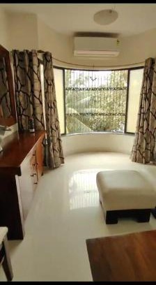 Santacruz West Apartamento | Linking Road Market : 3bhk apt