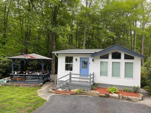 Newland Casa | Linville Land Harbor - River Run