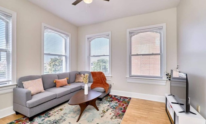 Grand Center Apartamento | Lion Room 1 bed SLU, Grand Center, CWE