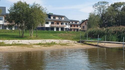 Cerna V Posumavi Apartamento | Lipno Apartments BERGMAX, Ski Areál Lipno 16min dojezd - Resort Malé Lipno s terasou a zahrádkou, parking free