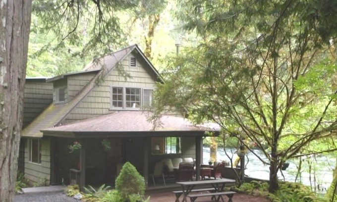McKenzie Bridge Casa | Escuche el río Sing en el Rillerah