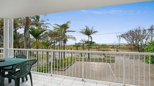 Woorim Casa | LISTEN TO THE SURF from Rickman Pde, Woorim