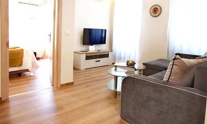 Old Town Apartamento | Liston Plaza Suite - renovated apartment in the heart of Corfu Old Town