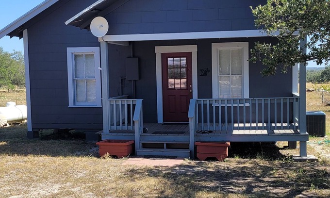 Harper Cabaña | Little 1950's country cottage is peaceful and simple.