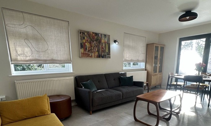 Broad Oak Casa | Little Acorns Bungalow Nestled just outside of City Centre
