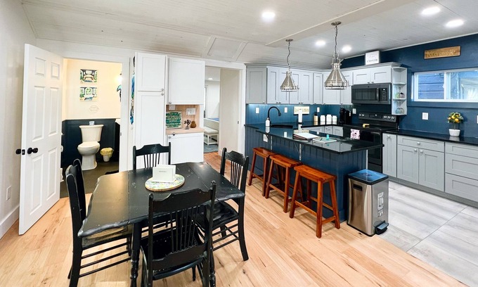 Hudson Casa | Little Atlantic welcomes your cheerful stay! 5 minutes to Warren St