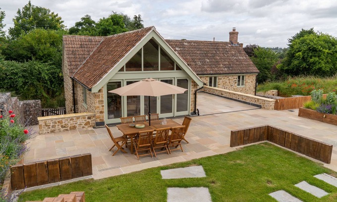 Ilminster Cabaña | Little Bank - a cottage that sleeps 8 guests in 4 bedrooms
