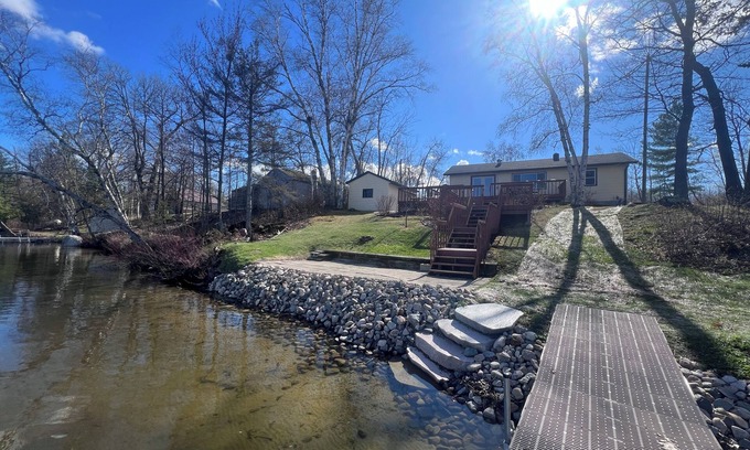 Grand Rapids Casa | Little Bass Cabin - Kayaks & Clear Water Swimming