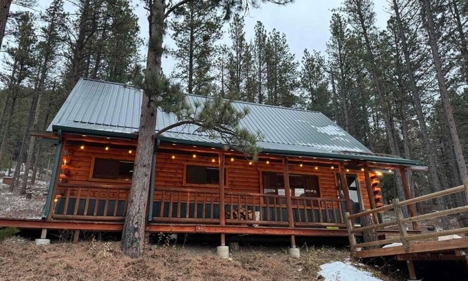 Monarch Cabina | Little Belt Getaway! 3 bedroom 2 bath cabin with WiFi and hot tub.