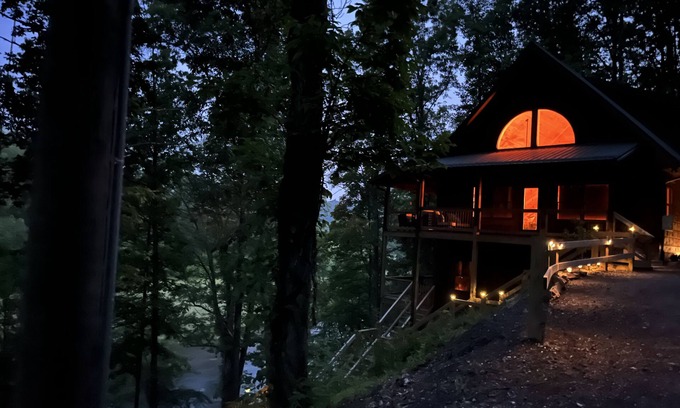 West Jefferson Casa | Little Bird Cabin on the New River