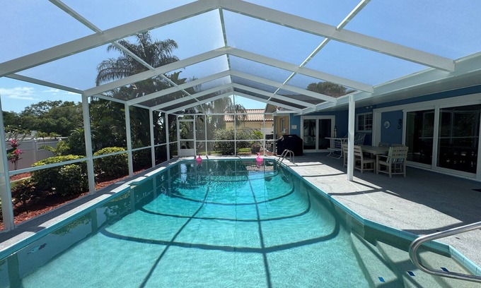 Seminole Casa | Little bit of heaven, 3BR 2BA heated pool, gorgeous yard & <10 min to the beach!