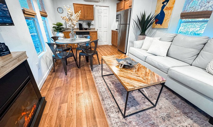 Somerville Cabina | Little Black Cabin in the Oaks
