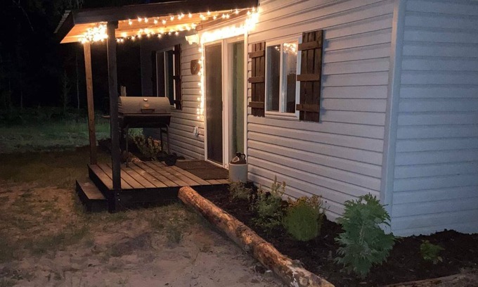 Fife Lake Cabina | Little Blue Barn Cabin close to the Manistee River and plenty of state land