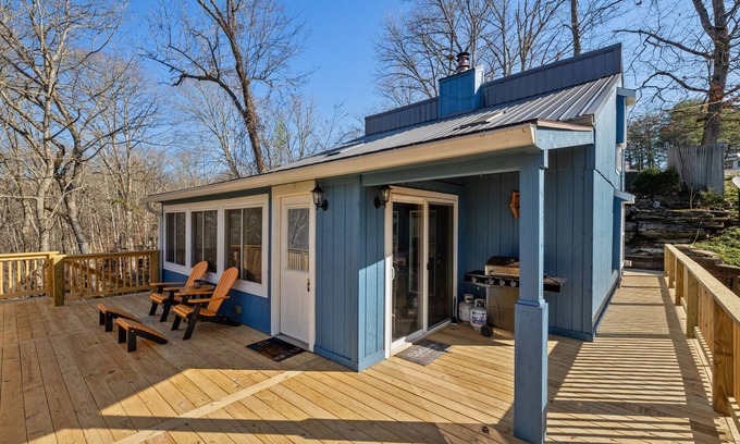 Nancy Casa | Little blue house on the lake
