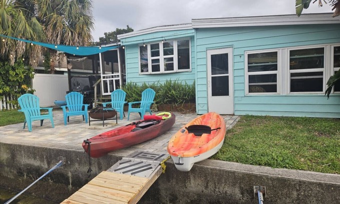 Weeki Wachee Gardens Casa | Little Bohemia!Springs/Gulf access! Kayaks & dock!