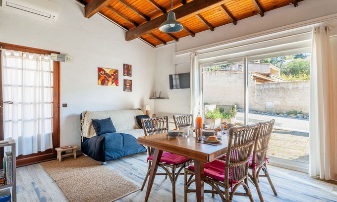 La Ciotat Chalet De Esquí | Casa T1 / T2 en La Ciotat. Reformado, aire acondicionado, jardín, WIFI. 2 a 4 personas El "pequeño Briandière"
