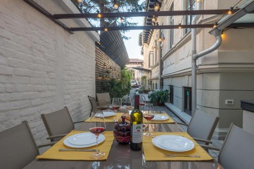 Bucharest City-Centre Apartamento | Little Bucharest mansion next to Parliament Palace