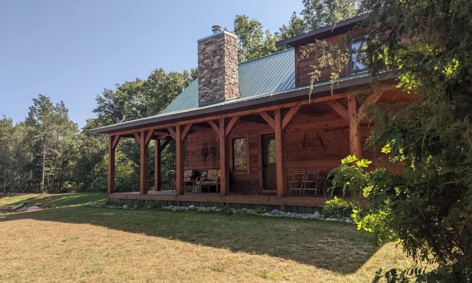 Necedah Cabina | Little Cabin in the Big Woods - Cabin #2