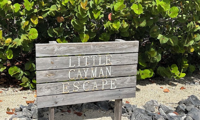 Little Cayman Villa | Little Cayman Escape- Lighthouse Vistas del Mar Caribe