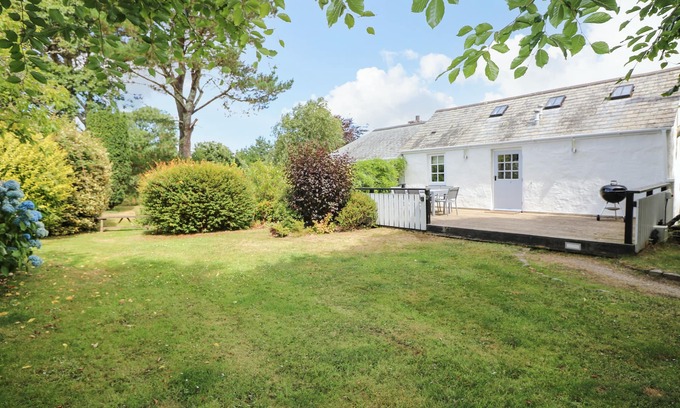 Carnon Downs Cabaña | LITTLE CHYGOWLIN, pet friendly, with open fire in Truro