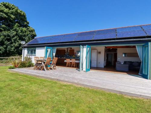 Truro Casa | Little Chywoon Barn