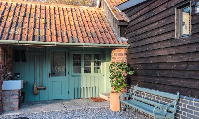 Fiddington Cabaña | LITTLE COMBE, romantic, character holiday cottage in Crowcombe