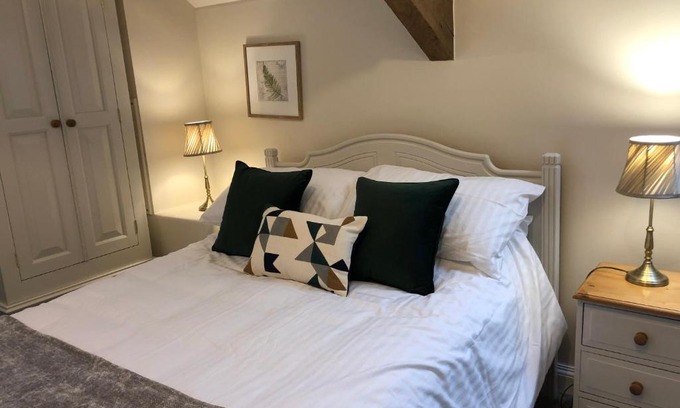 Pulham Casa | Little Coombe, Bookham Court