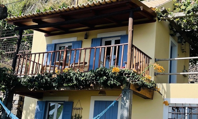 Arco da Calheta Cabaña | Little Cottage by the sea