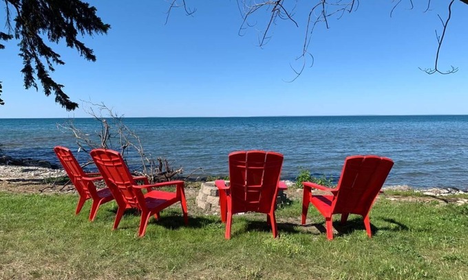 Craigleith Cabaña | Little Cottage on the water
