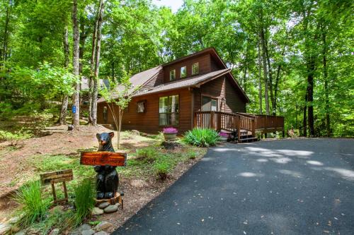 Gatlinburg - Pigeon Forge Casa | Little Cub Cottage - Mtn Views & Community Pools