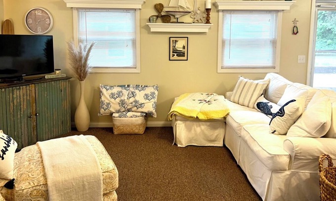 Onsted Cabaña | Little Dipper Cottage on Sand Lake, Onsted, MI