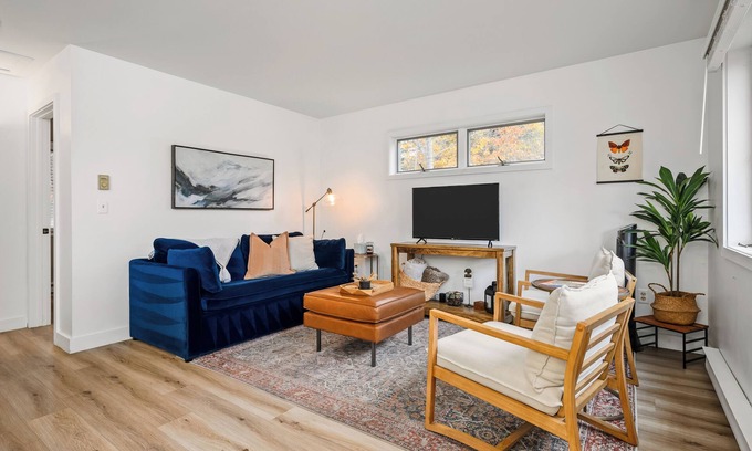 Northport Cabaña | Little Dipper - Cozy Cottage on 400 feet of shared lake frontage