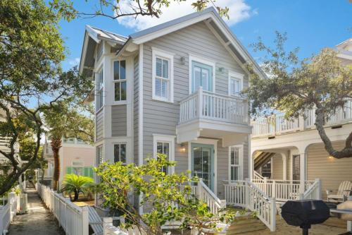 Seaside Casa | Little Dipper