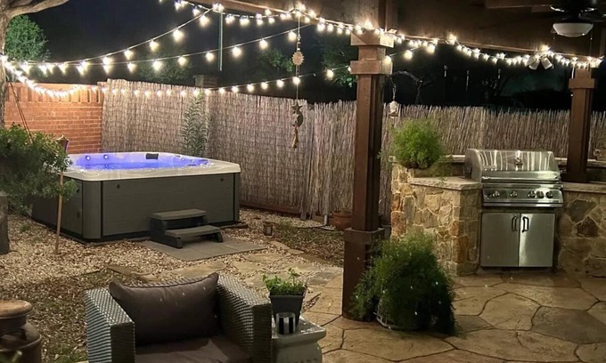 Little Elm Casa | Little Elm LUX - Hot Tub, Arcade, Cinema, Minions & more-Minutes to Lake and PGA