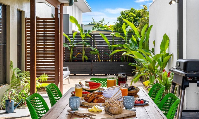 Mudjimba Casa | Little Fern House a Tropical Beach Hideaway Mudjimba, Sunshine Coast 🛫 5 mins