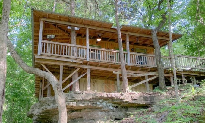 Boswell Cabina | Little Fox Cottage ~ Rustic Modern Retreat for 2 w