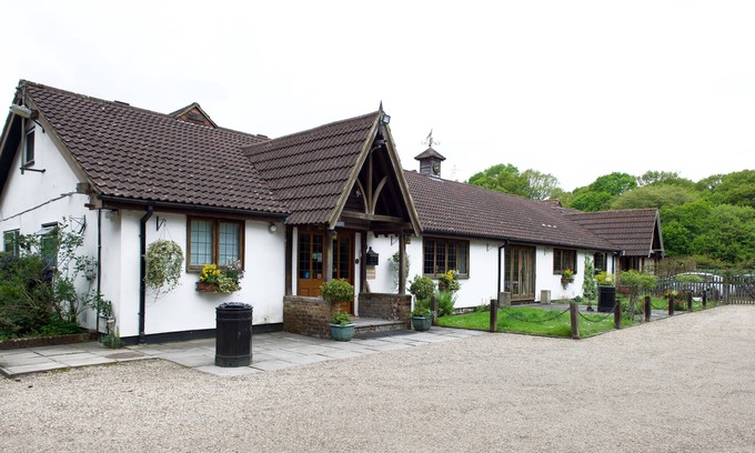 Crawley Cama Y Desayuno | Little Foxes Hotel & Gatwick Airport Parking
