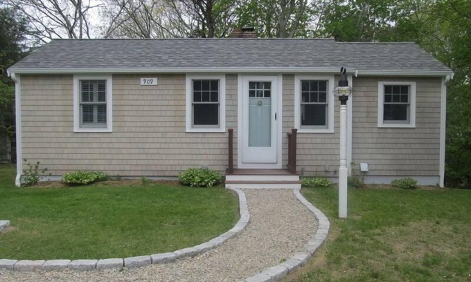 Osterville Casa | Little Gem walking distance to Osterville Village
