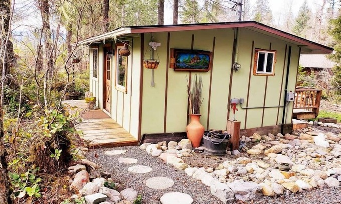 Paradise Estates Cabina | *Little Green Cabin on Big Creek * 5 mi to Mt. Rainier entrance!