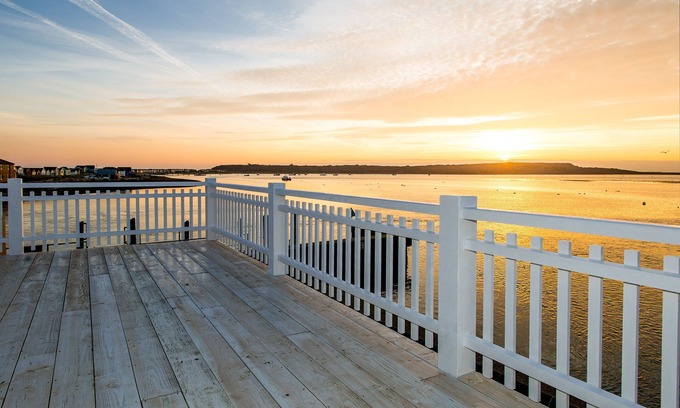 Mudeford Cabaña | Impresionante propiedad junto al mar con vistas ininterrumpidas al mar y al puerto