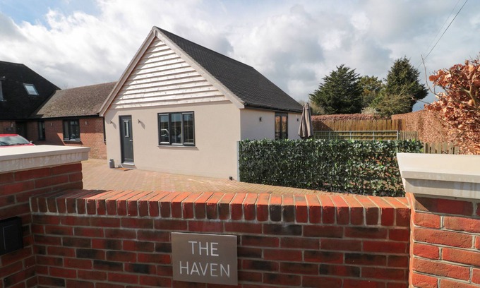 Blandford Forum Cabaña | LITTLE HAVEN, pet friendly, with a garden in Blandford Forum