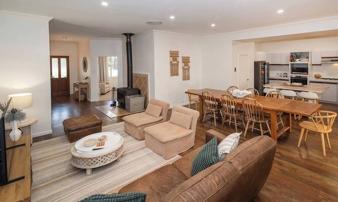 Abbey Casa | Little Herring- Ducted AC/heating, Secure yard