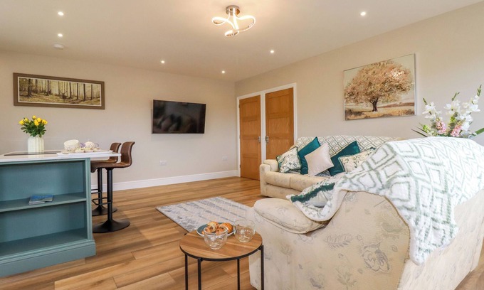 Illogan Cabaña | LITTLE HILLSIDE, romantic, character holiday cottage in Redruth