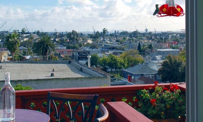 Logan Heights Casa | Pequeña casa en las nubes, perfecta para parejas