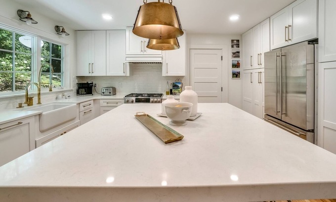 Lake Sequoyah Casa | Little House In The Woods | Stunning Kitchen With Designer Touches