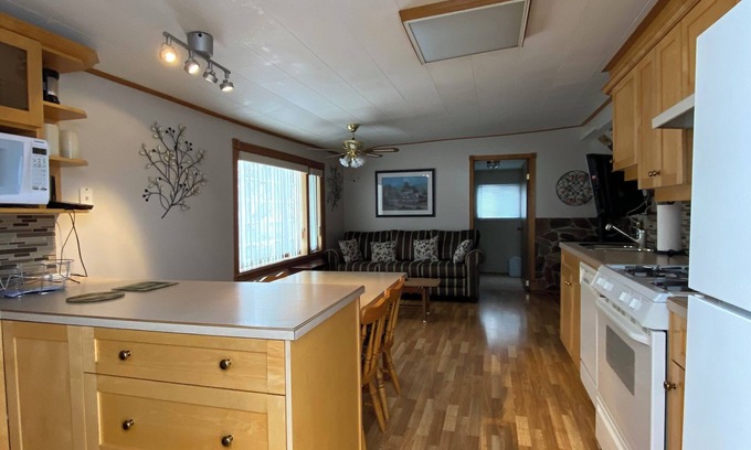 Vulcan County Casa | Little house near the lake
