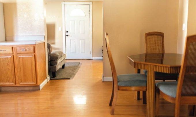 Billings Casa | Little House on Lambrecht- 3 bed Stay for up to 6