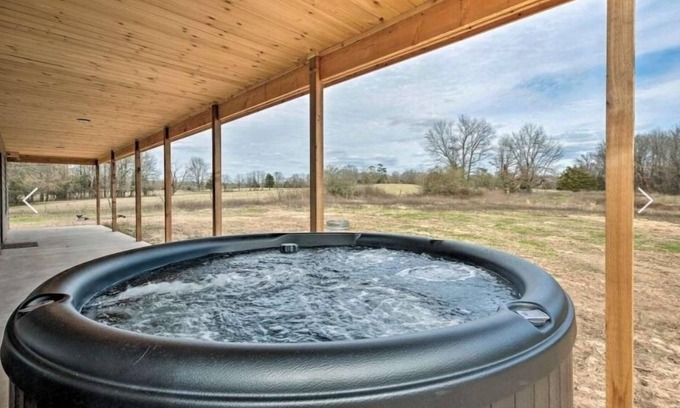 Golden Cabina | Little House on the Prairie 3 Bed Luxury Cabin Mins from Mt. Fork River