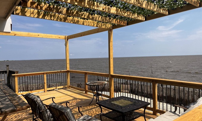 Heislerville Casa | little house packs a punch on Delaware Bay NJ